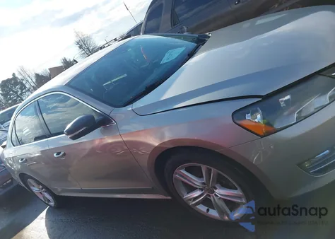 2014 Volkswagen Passat 1.8T Sel Premium z USA, uszkodzony, nr VIN 1VWCS7A30EC016033